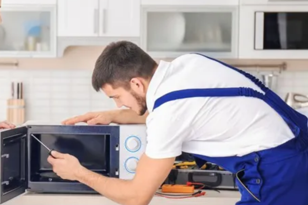 Your Microwave Comes On When the Door Is Opened—Here’s Why